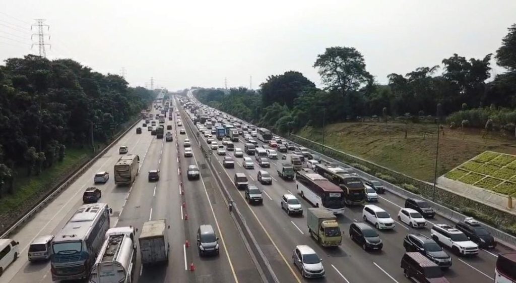 kondisi jalan tol Jakarta-Cikampek