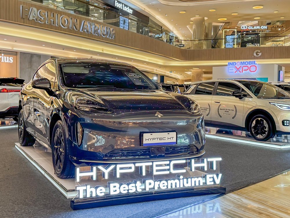 Hyptec HT mejeng di pameran Indomobil Expo Surabaya