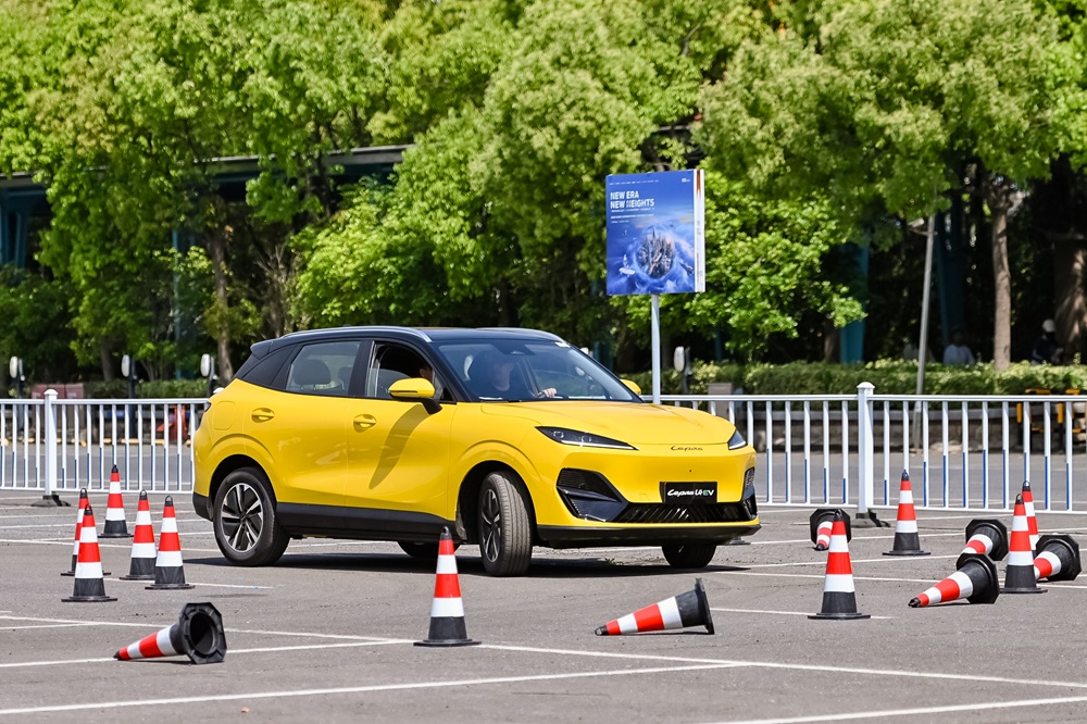 E4 EV siap memenuhi kebutuhan konsumen yang membutuhkan mobil listrik perkotaan
