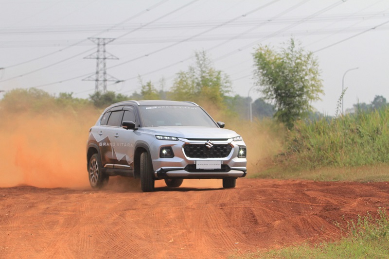 Suzuki Grand Vitara untuk menunjang perjalanan liburan