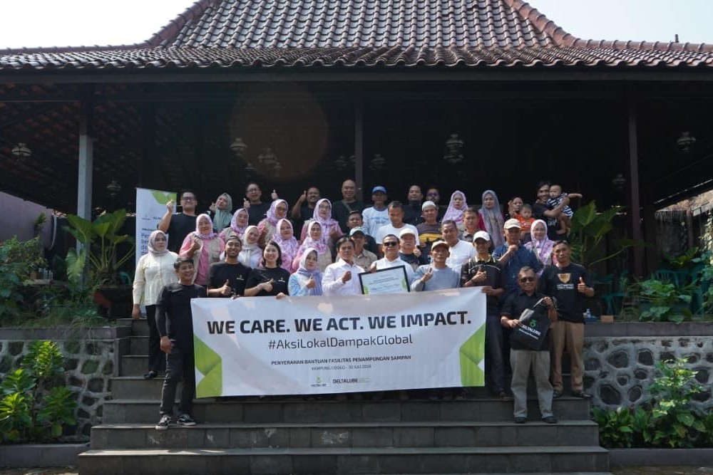 CSR Deltalube, beri bantuan berupa fasilitas penampungan sampah.