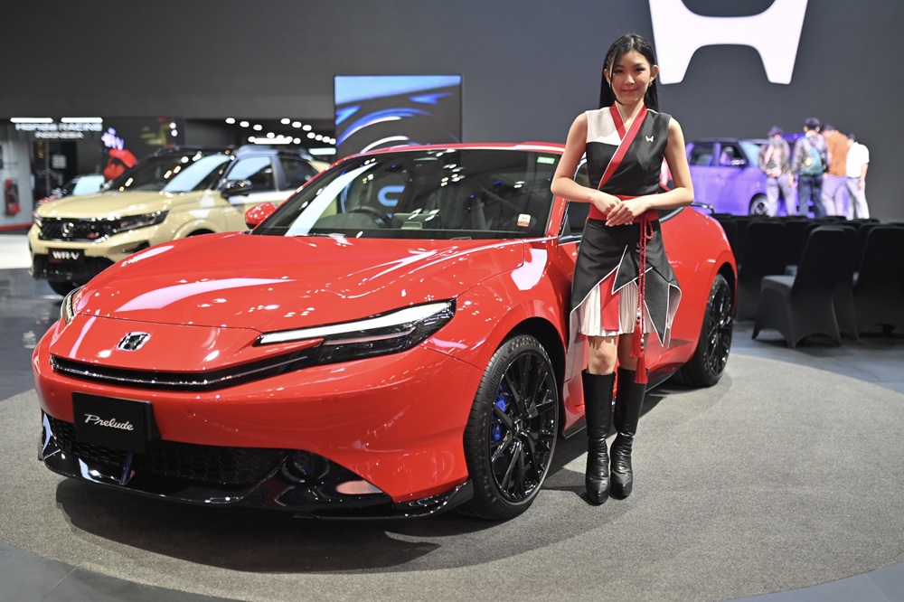 Honda Prelude turut dipajang di booth