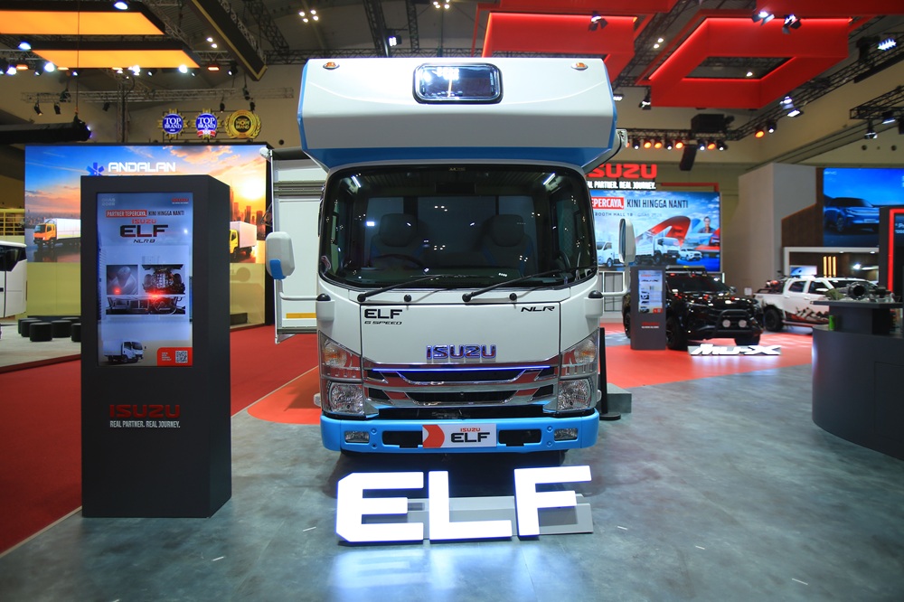 Isuzu ELF NLR diracik jadi sebuah campervan yang nyaman