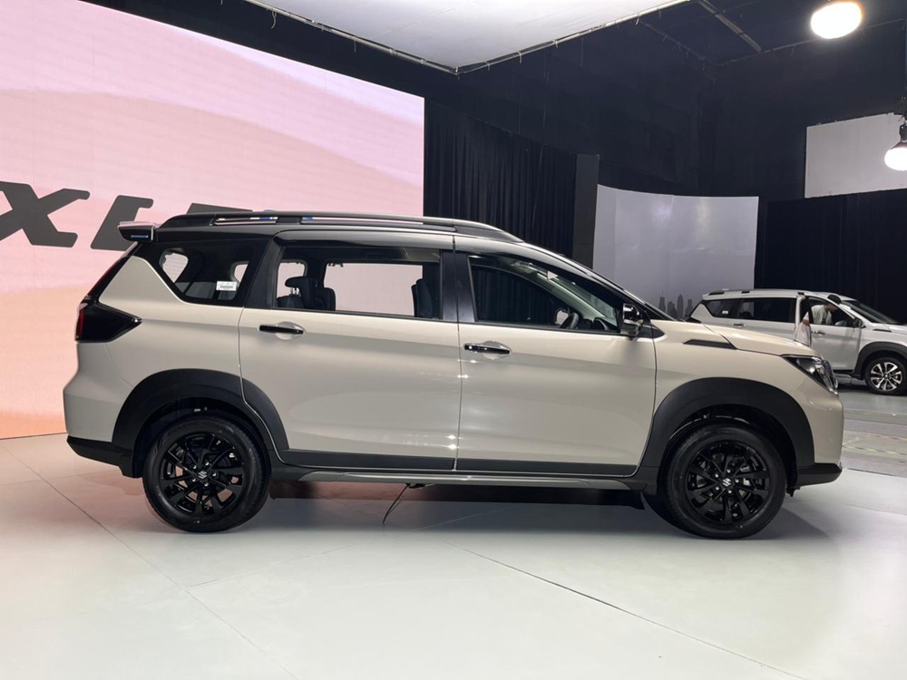 Bagian samping Suzuki XL7 terbaru