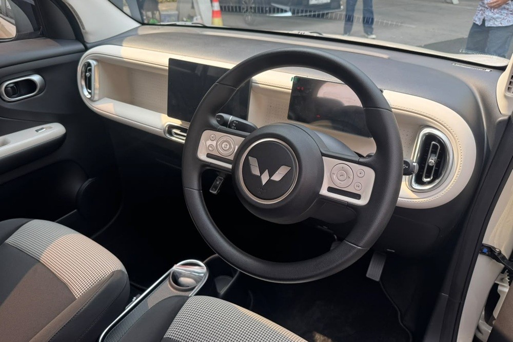 Interior Aira EV