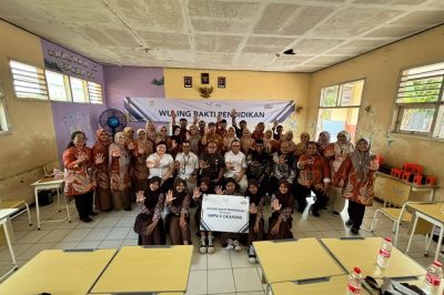Pelaksanaan program Wuling Bakti Pendidikan di dua sekolah di kabupaten Bekasi