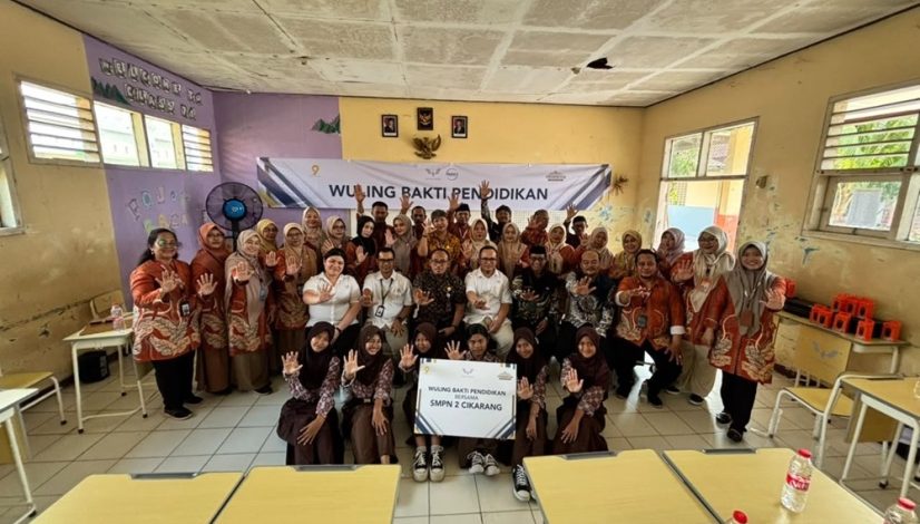 Pelaksanaan program Wuling Bakti Pendidikan di dua sekolah di kabupaten Bekasi