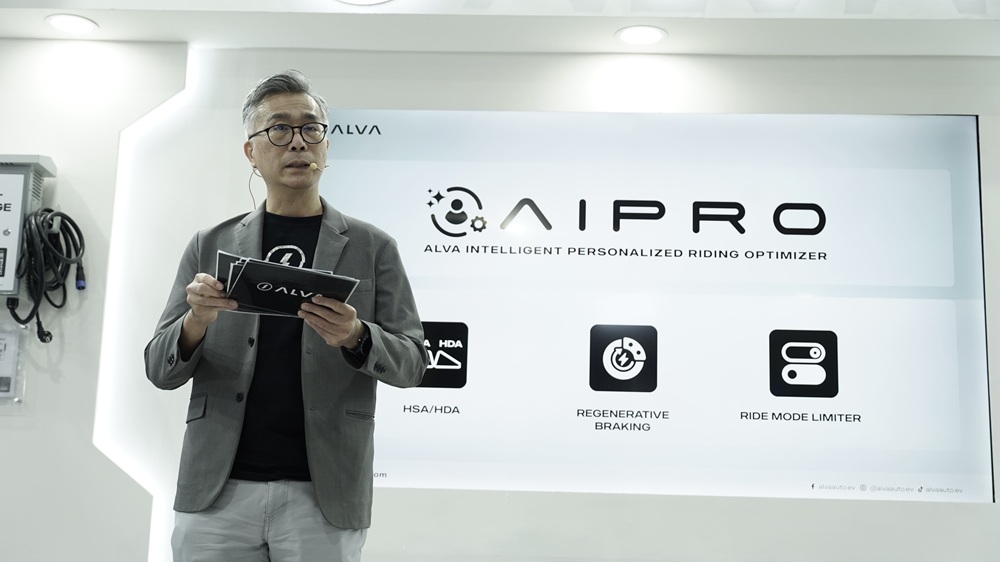 Purbaja Pantja - Chief Executive Officer ALVA saat menjelaskan mengenai AIPRO