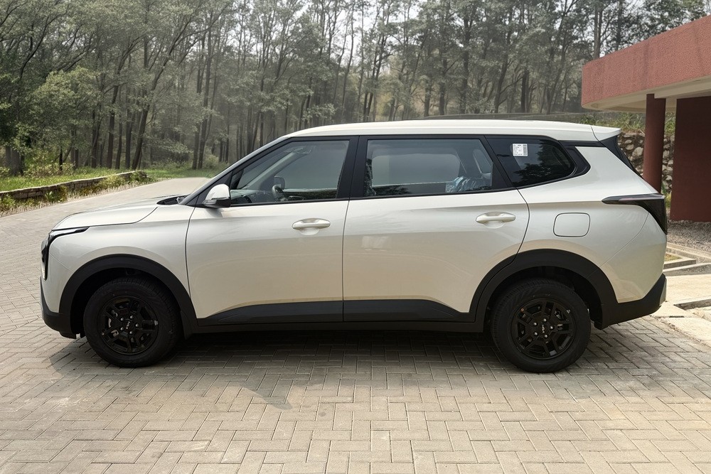 varian transmisi manual Kia Carens untuk Indonesia