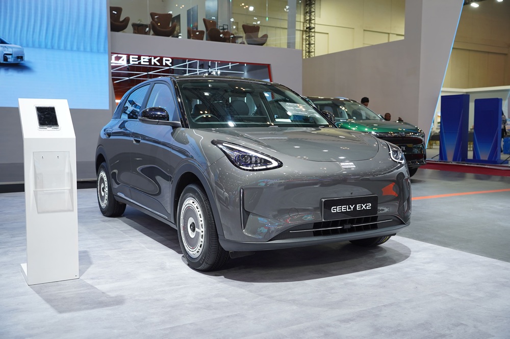 Geely EX2 dengan sentuhan modifikasi velg HSR Wheels