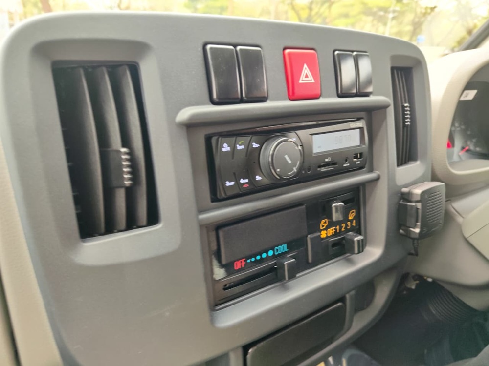 Peranti hiburan dan AC di Traga