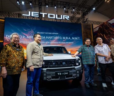 Kunjungan Airlangga Hartarto ke booth Jetour di GIIAS 2026