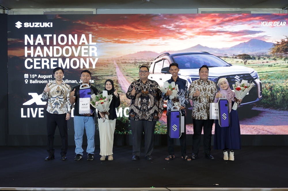 Seremoni penyerahan perdana Suzuki New XL7